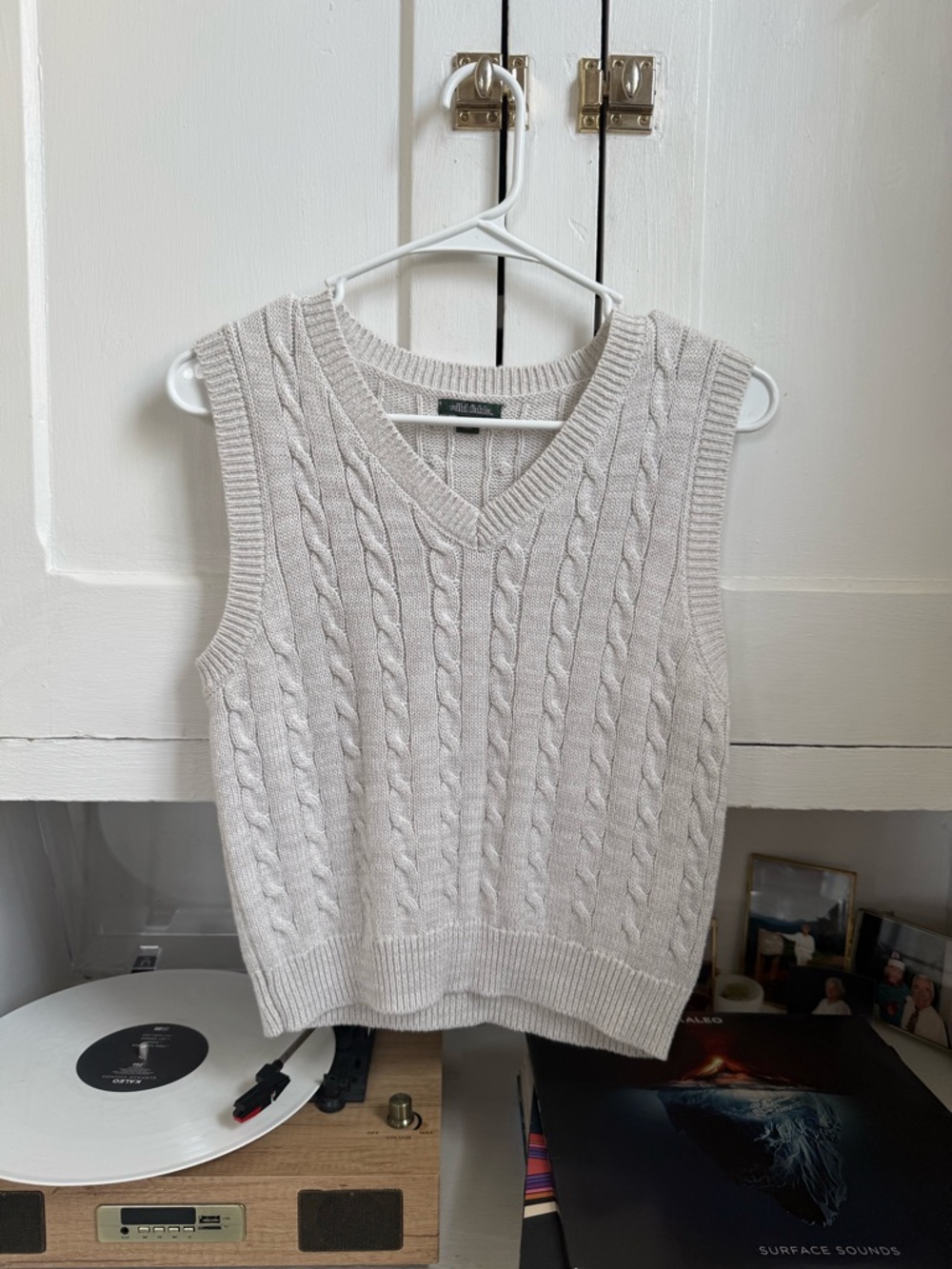 Cable Knit Sleeveless Sweater Vest